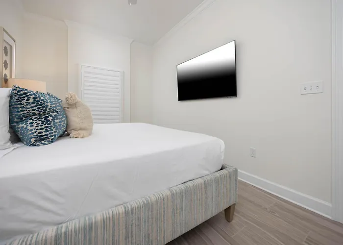 Phoenix Gulf Towers 2106 Apartment